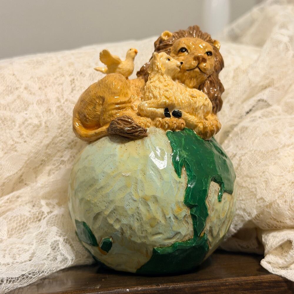 Vintage Peaceable Kingdom Lion and Lamb Resin Decor Collector Item Christianity